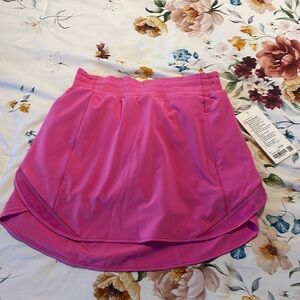 Lululemon hotty hot HR skirt in sonic pink - size 6 New with tags.